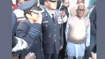 Salute and tears: Wing Commander Afshan's emotional goodbye to husband final salute