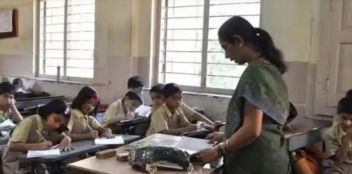 दिल्ली सरकार द्वारा 5300 पदों पर TGT भर्ती पर रोक से जुड़ी खबर