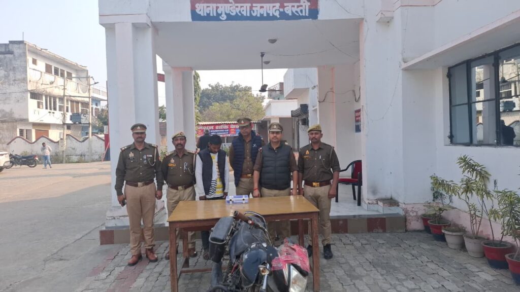 थाना मुण्डेरवा पुलिस द्वारा अवैध तमंचा व कारतूस के साथ हिस्ट्रीशीटर गिरफ्तार