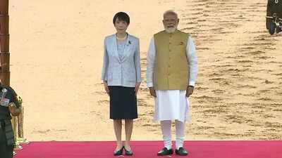 Japan PM Sanae Takaichi India Visit के दौरान राष्ट्रपति भवन में प्रधानमंत्री नरेंद्र मोदी के साथ औपचारिक स्वागत